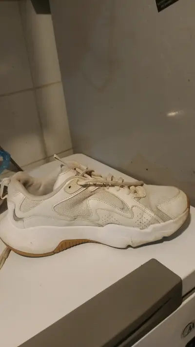 Zapatillas deportivas blancas Reebok usadas - miniatura 1
