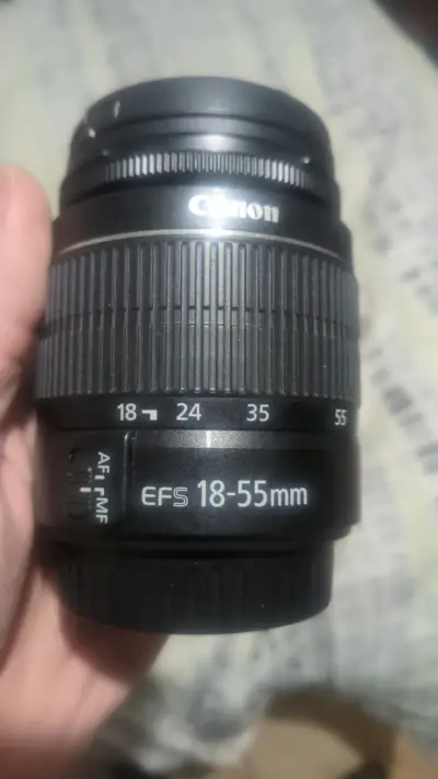 Cámara réflex Canon T100 con accesorios y estuche - miniatura 6