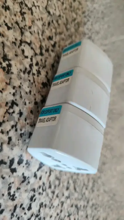 Adaptador de viaje universal blanco - miniatura 1