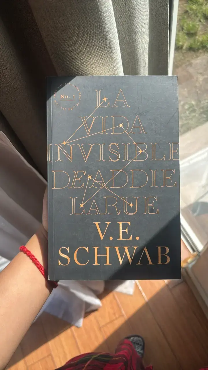 Libro 'La Vida Invisible de Addie LaRue' - 1