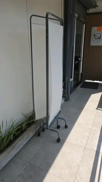 Biombo separador de ambientes con ruedas - miniatura 1