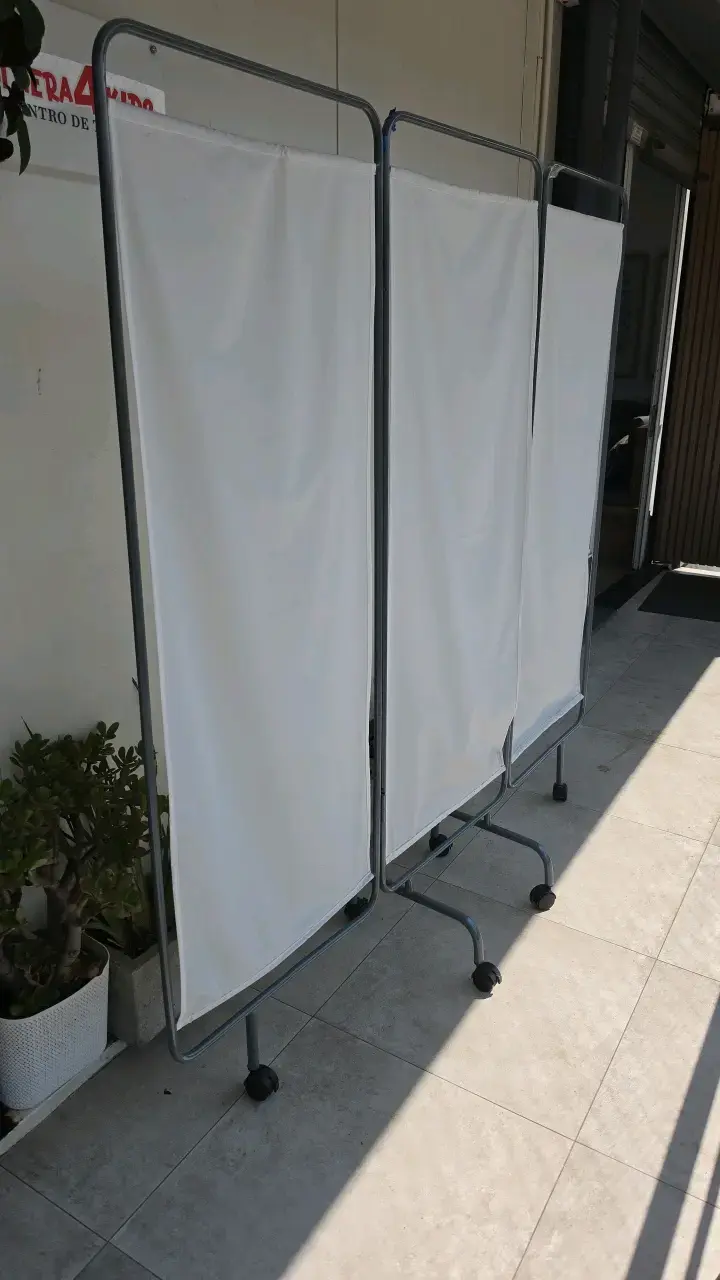 Biombo separador de ambientes con ruedas - 2