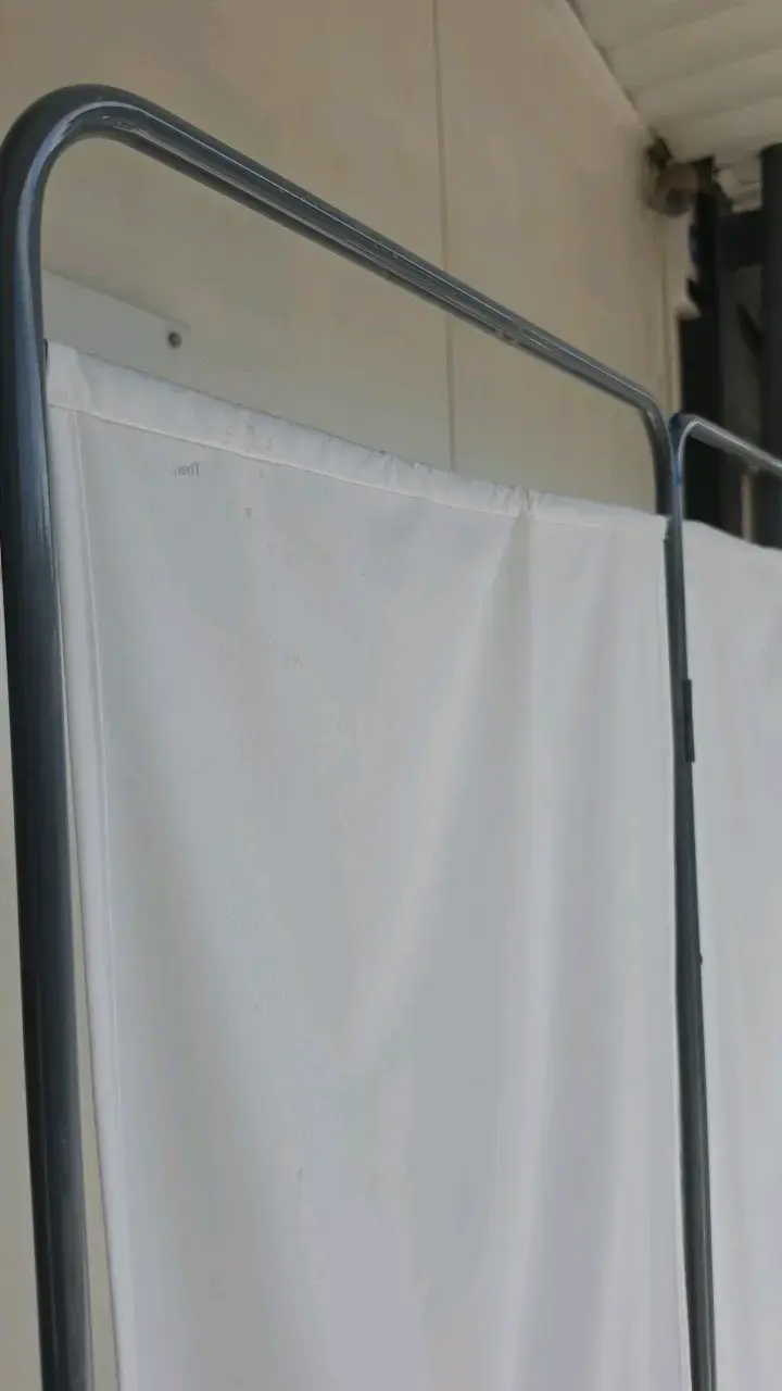 Biombo separador de ambientes con ruedas - 4