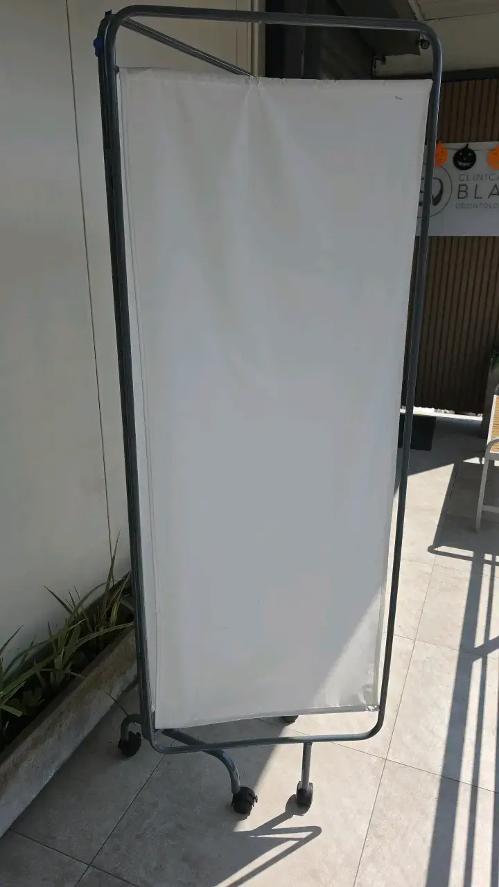 Biombo separador de ambientes con ruedas - 5