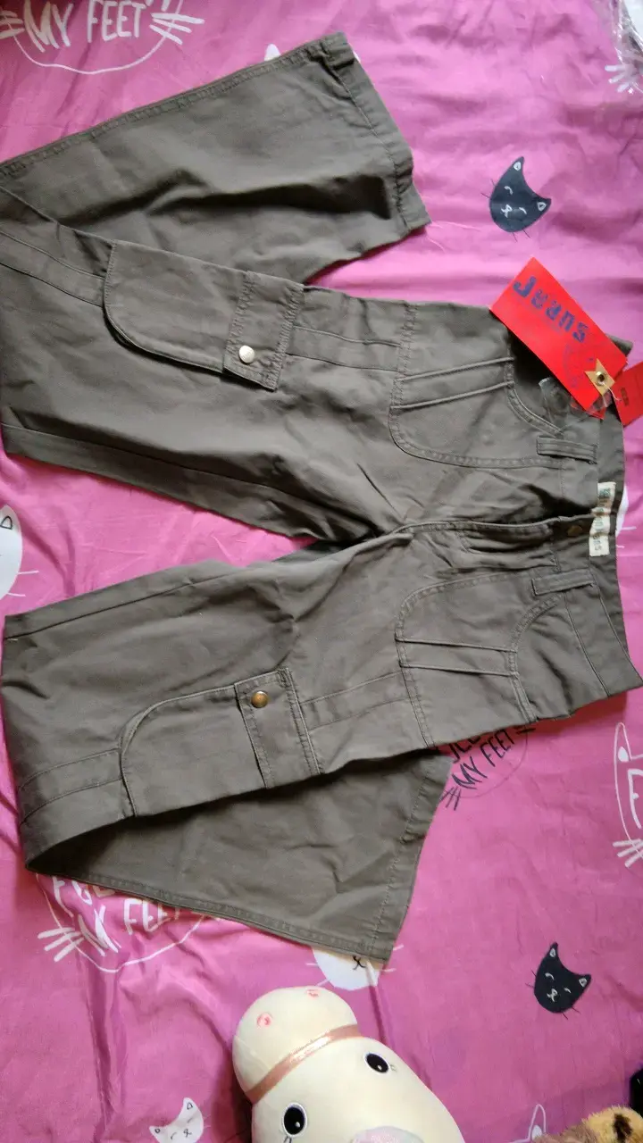 Pantalones cargo color caqui - 1