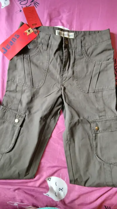 Pantalones cargo color caqui - miniatura 2