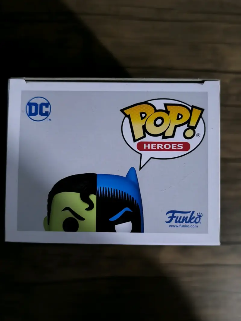 Funko Pop Composite Superman Edición Especial - 5