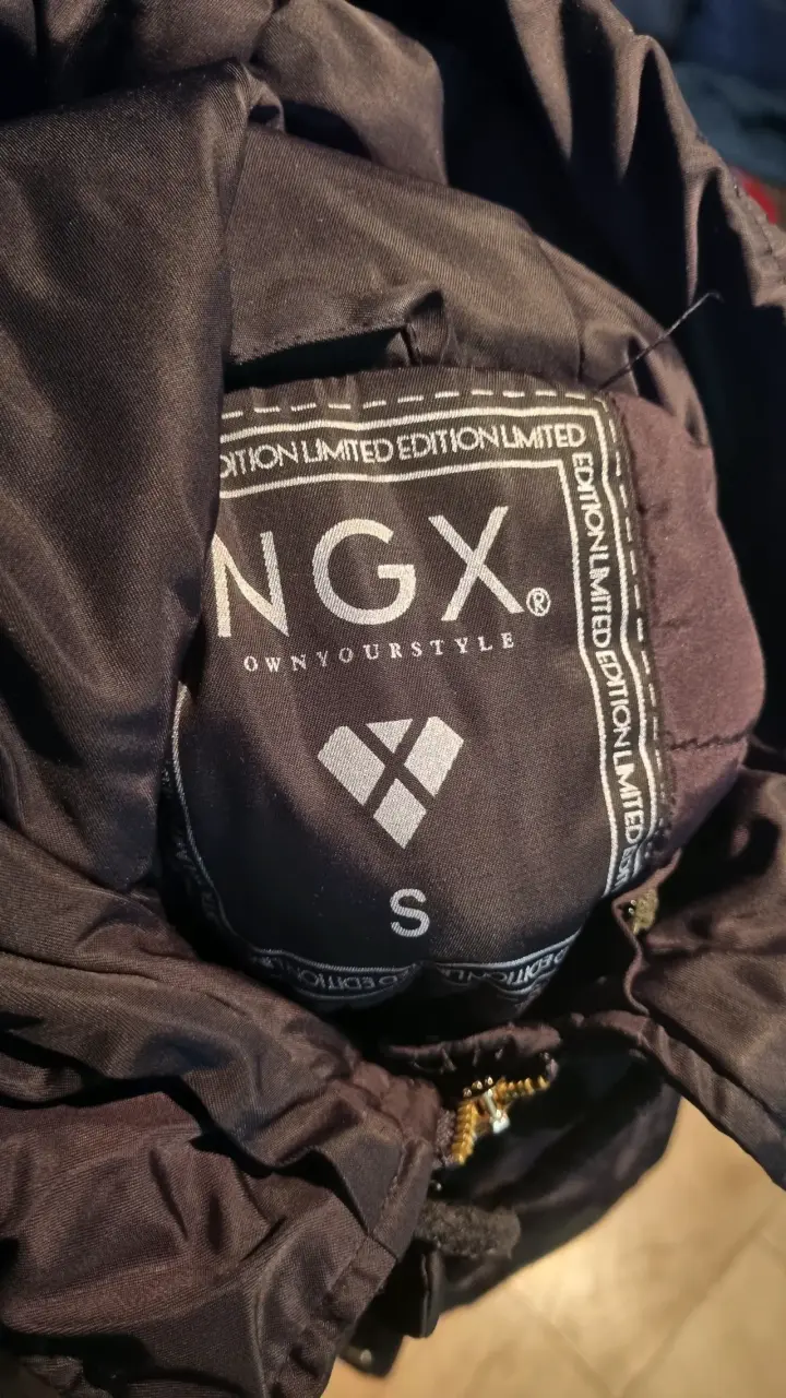 Parka negra con capucha NGX para mujer - 3