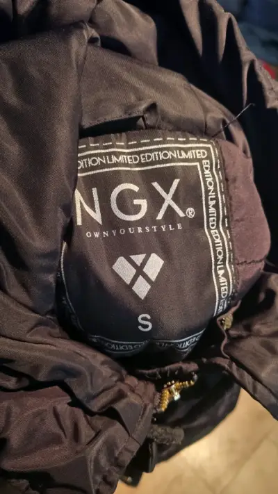 Parka negra con capucha NGX para mujer - miniatura 3
