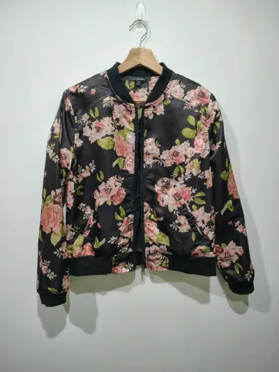 Chaqueta corta viento floral para mujer - miniatura 1