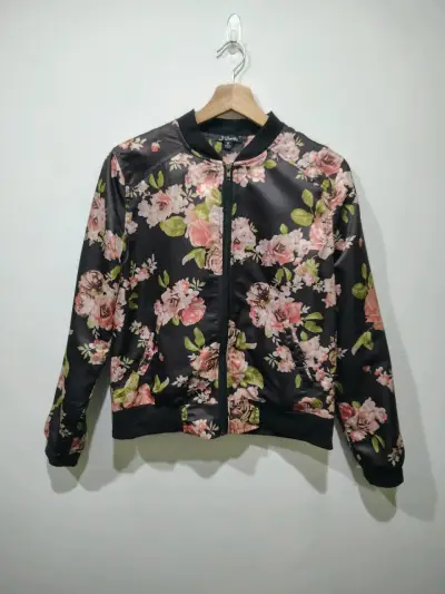 Chaqueta corta viento floral para mujer - miniatura 2