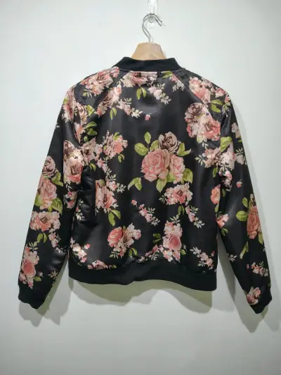 Chaqueta corta viento floral para mujer - miniatura 3