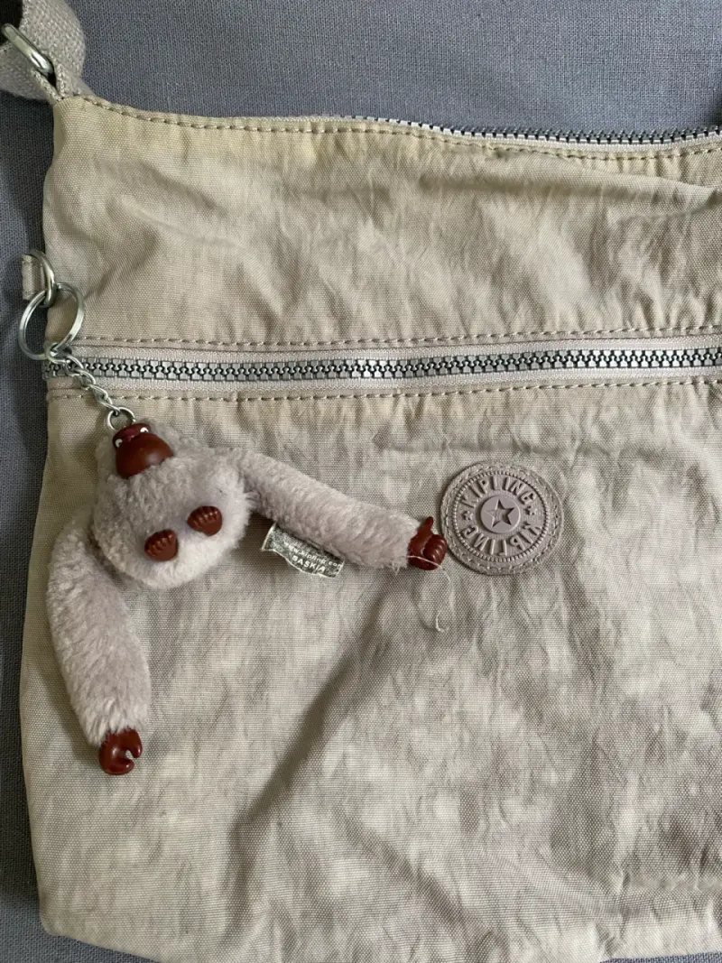 Bandolera beige con colgante Kipling - 2