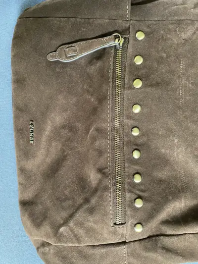 Mochila de gamuza marrón con tachas - miniatura 2