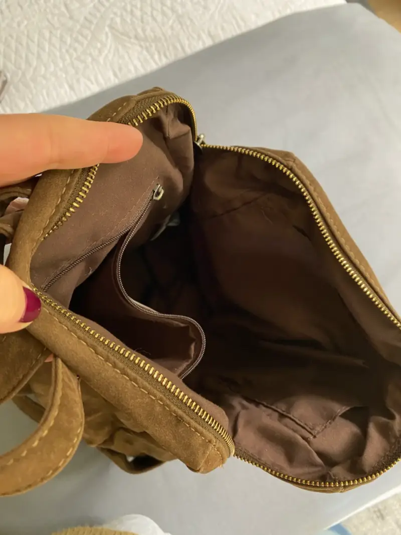 Mochila de gamuza marrón con tachas - 3