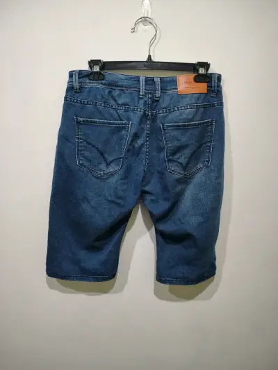 Bermudas de mezclilla azul estilo skinny - miniatura 2