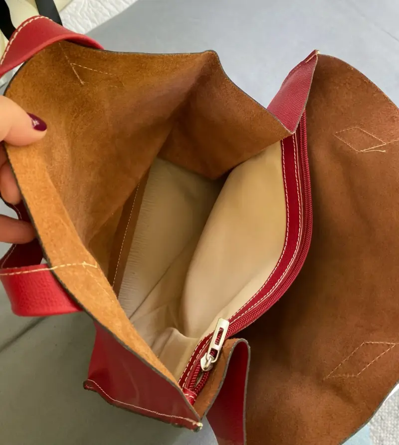 Bolso tote rojo de cuero elegante - 2