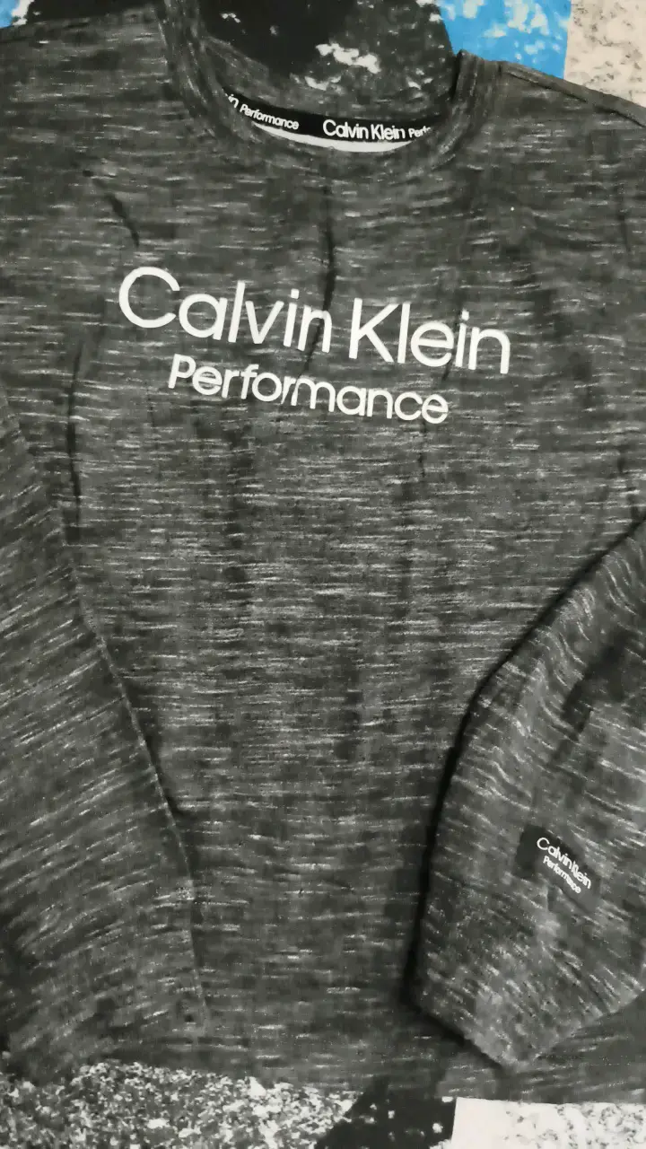 Polerón Calvin Klein Performance gris oscuro - 1