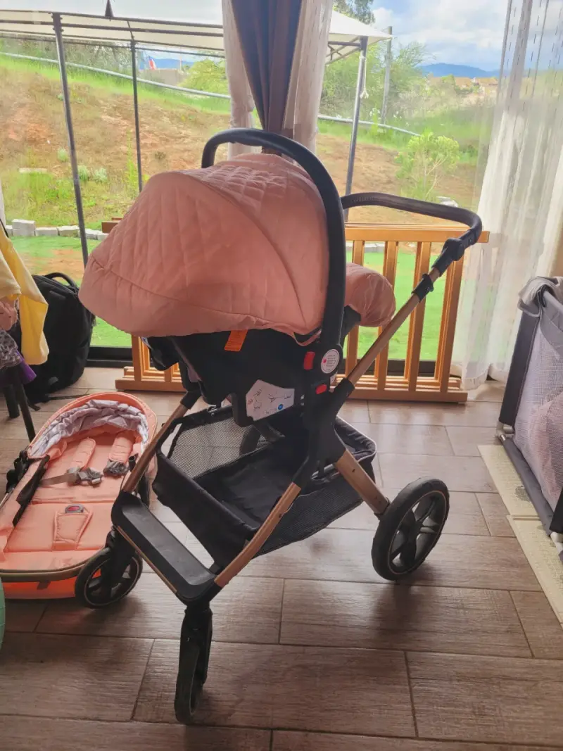 Coche de bebé rosa con moisés desmontable - 4