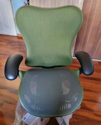Silla ergonómica de oficina con soporte lumbar - miniatura 1
