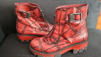 Botines de cuero rojos con diseño texturizado - miniatura 1