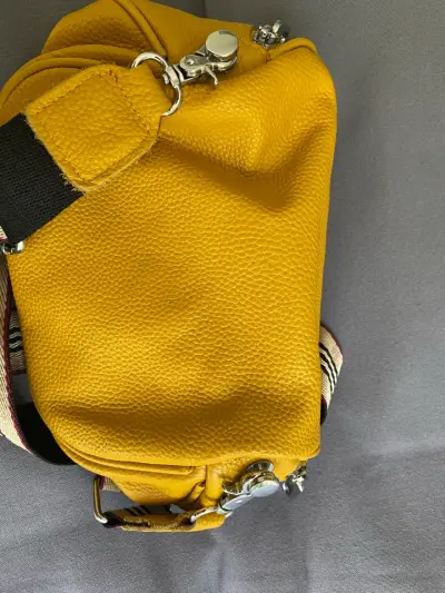 Banano amarillo con correa ajustable - miniatura 3