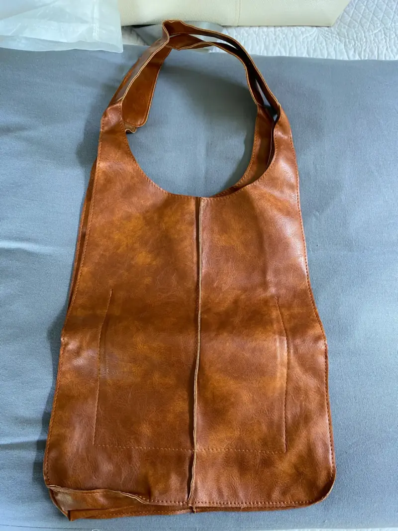 Bolso de cuero marrón estilo tote