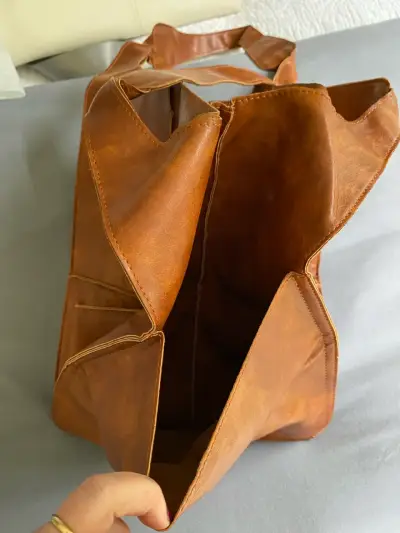 Bolso de cuero marrón estilo tote - miniatura 2
