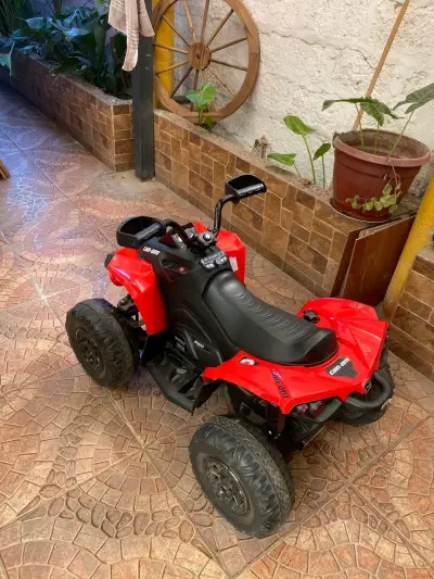 Cuatrimoto eléctrica infantil Can-Am roja - miniatura 1