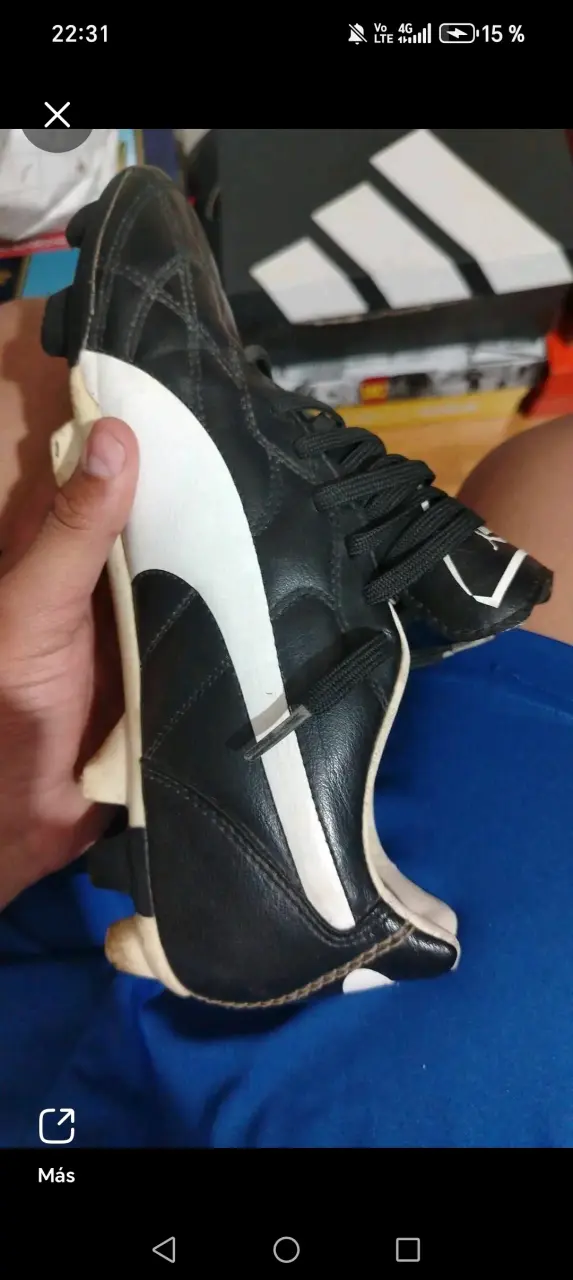 Botines de fútbol Puma negros y blancos