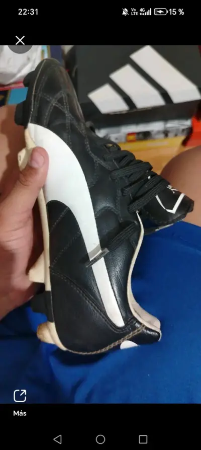 Botines de fútbol Puma negros y blancos - miniatura 1
