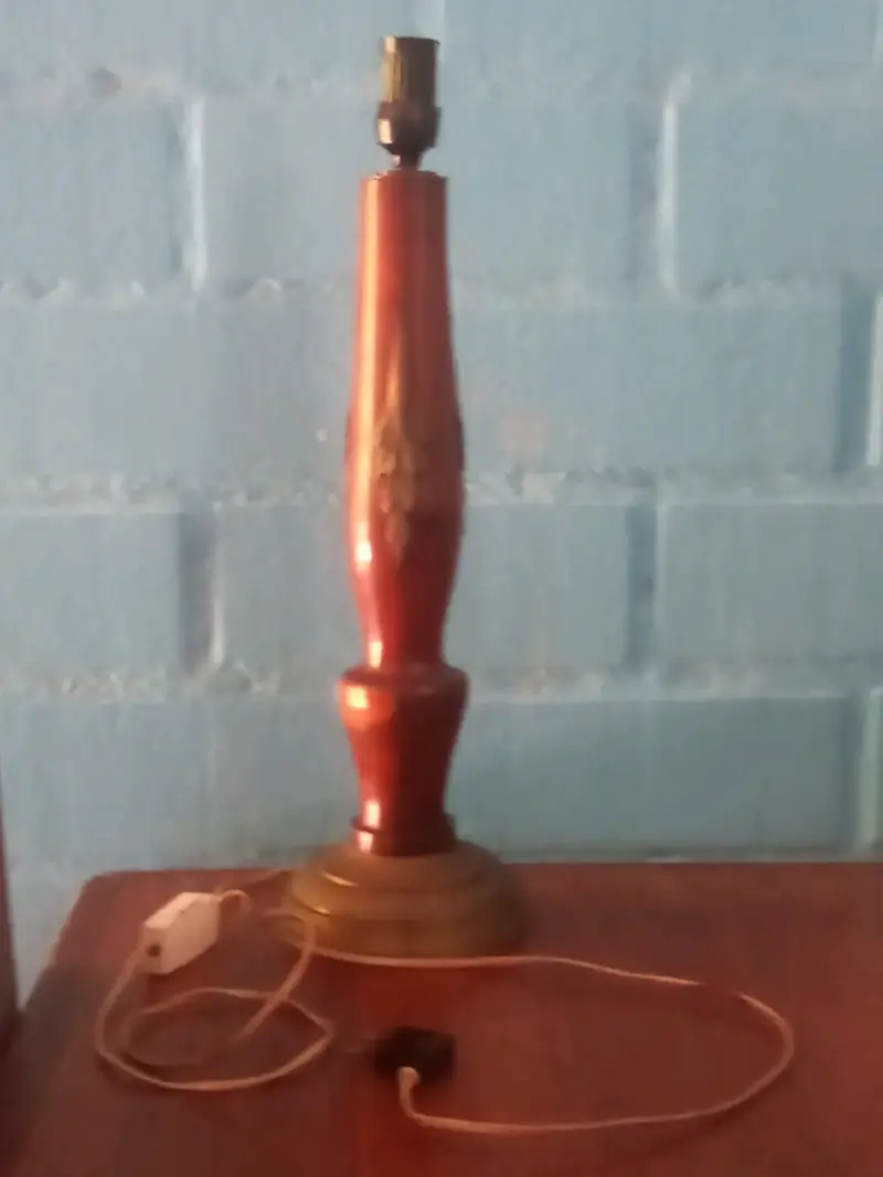 Lámpara de mesa vintage de madera