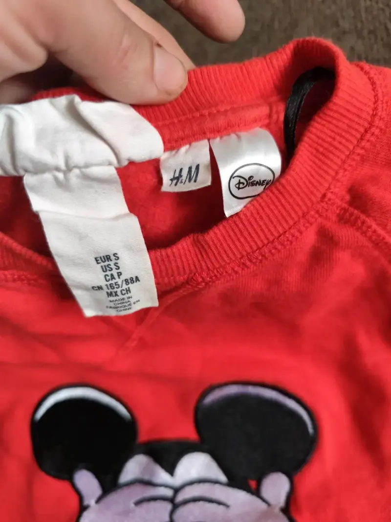 Polerón rojo Mickey Mouse  H&M - 2
