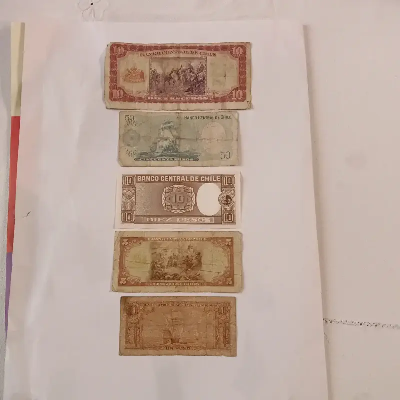 Billetes antiguos de Chile colección variada - 1