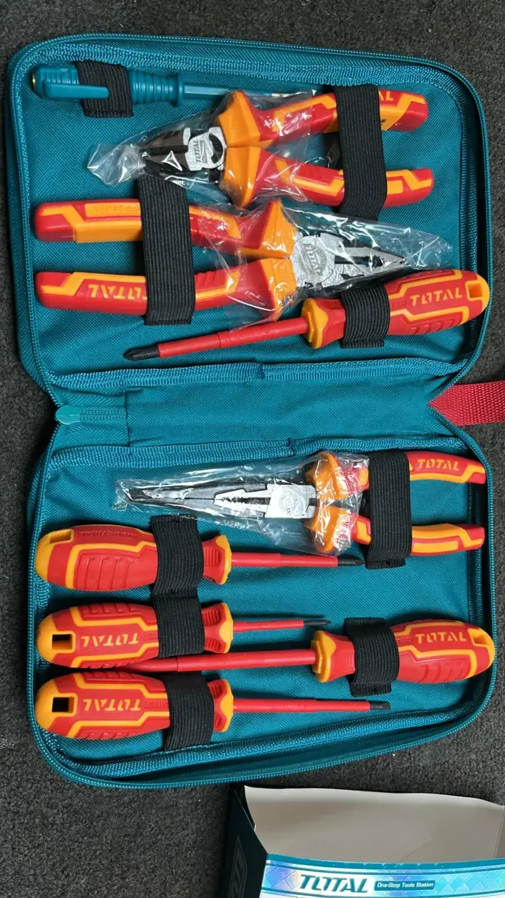 Set de herramientas aisladas Total con estuche - 1