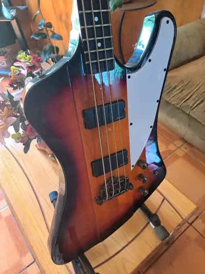 Bajo eléctrico - miniatura 1