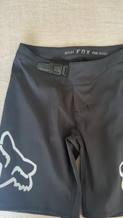 Shorts de ciclismo Fox Defend Y26 negros - miniatura 1