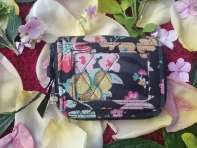 Monedero Vera Bradley con diseño floral. - miniatura 1