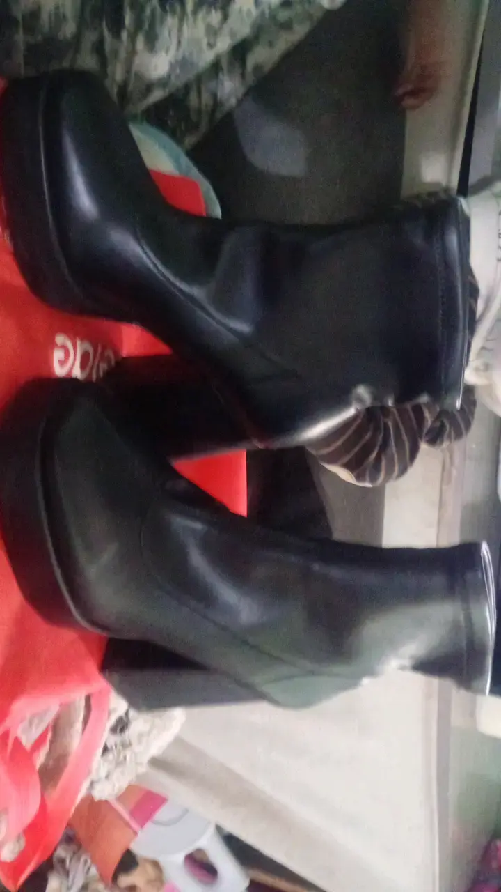 Botas negras de cuero para mujer