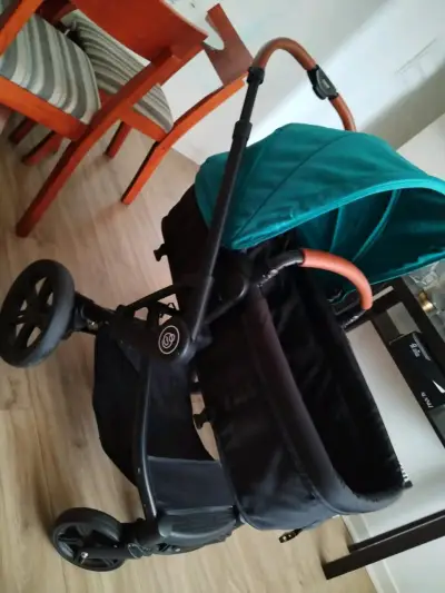 Coche de bebé con capota turquesa y manillar ajustable - miniatura 1