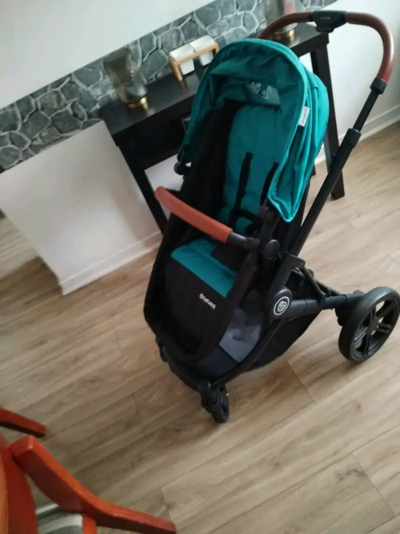 Coche de bebé con capota turquesa y manillar ajustable - 2
