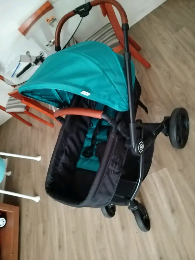 Coche de bebé con capota turquesa y manillar ajustable - 3