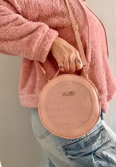Cartera bandolera y de mano redonda rosada - miniatura 1