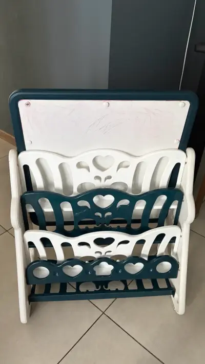 Pizarrón infantil doble cara con bandejas y silla - miniatura 3