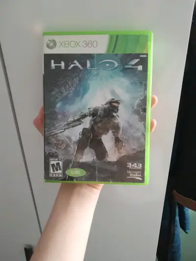 Juego Halo 4 para Xbox 360 en buen estado - miniatura 1