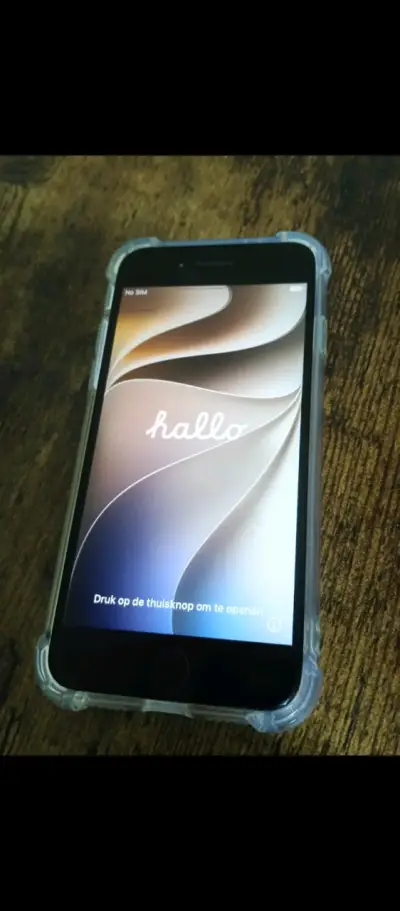 iPhone Se 2020 con funda y cargador en buen estado - miniatura 1
