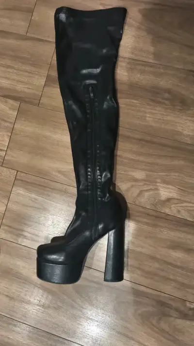 Botas negras de plataforma altas(estilo Bratz) - miniatura 1