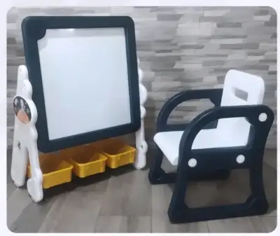 Pizarrón infantil doble cara con bandejas y silla - miniatura 4