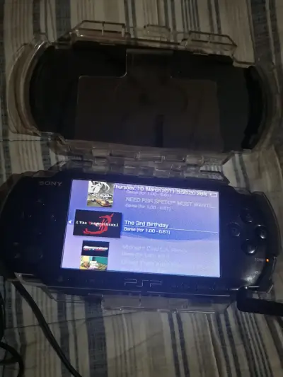 Consola portátil Sony PSP con accesorios - miniatura 3