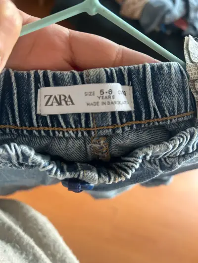 Pantalones de mezclilla para niños Zara talla 5-6 años - miniatura 2